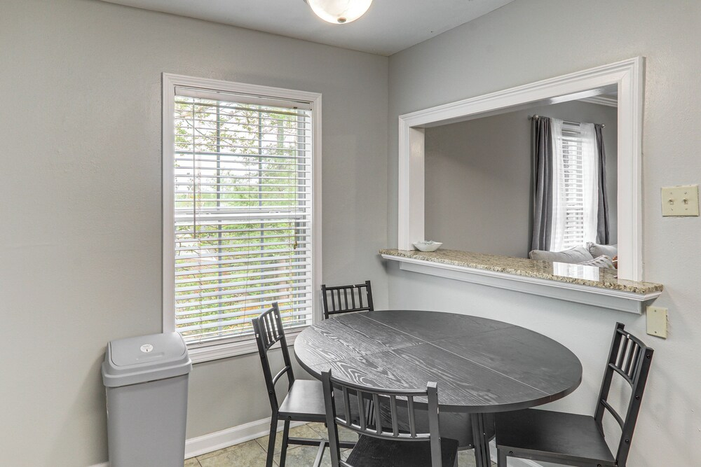 2 Mi to Ole Miss University! Condo w/ Pool Access