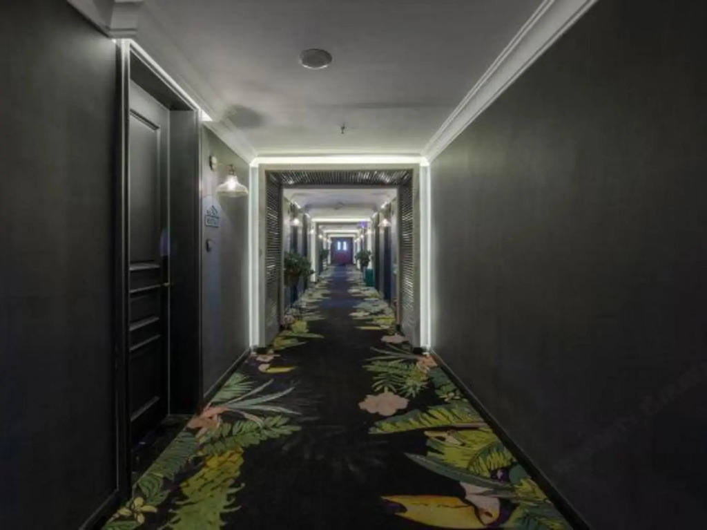 Jiaozuo flower season coffee Hotel (Rose Park store)
