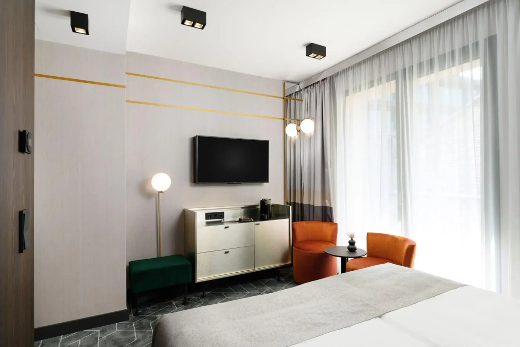 Emerald Hotel by Continental Group