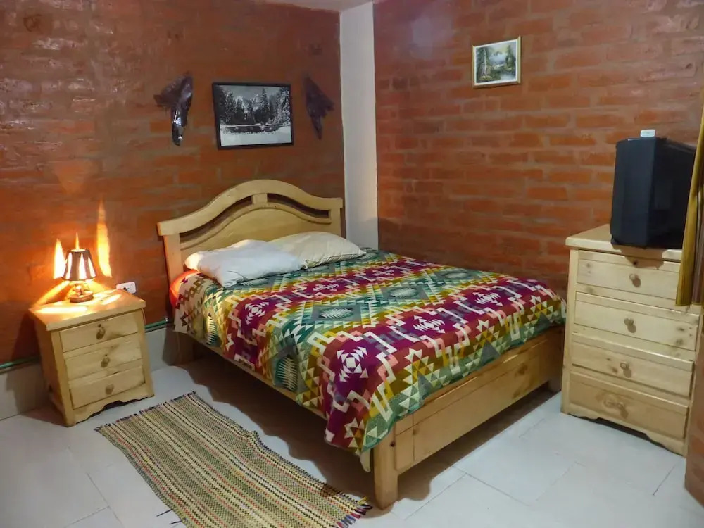 Hostal La Casa Amarilla City