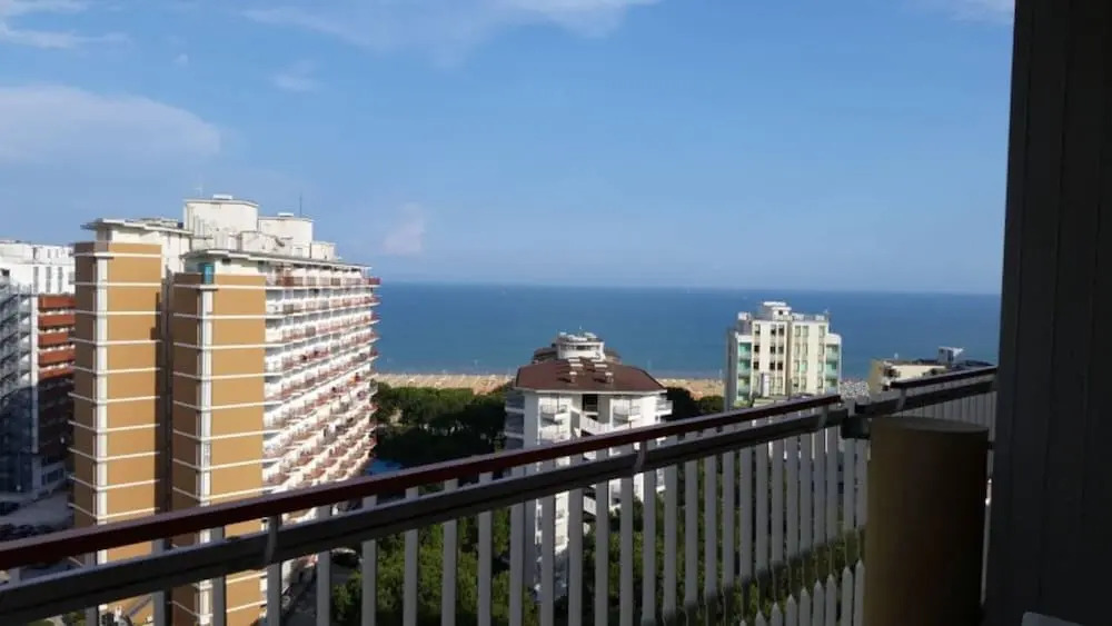 Ideal Getaway Apartment Near the Beach