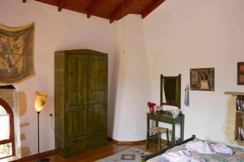 Apanemia Stone House in Crete