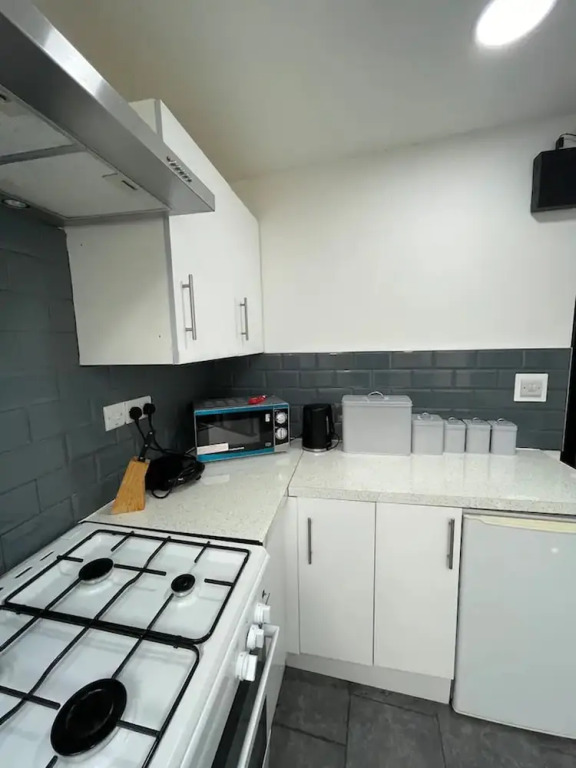 Ground Floor Cosy Studio Close to the City