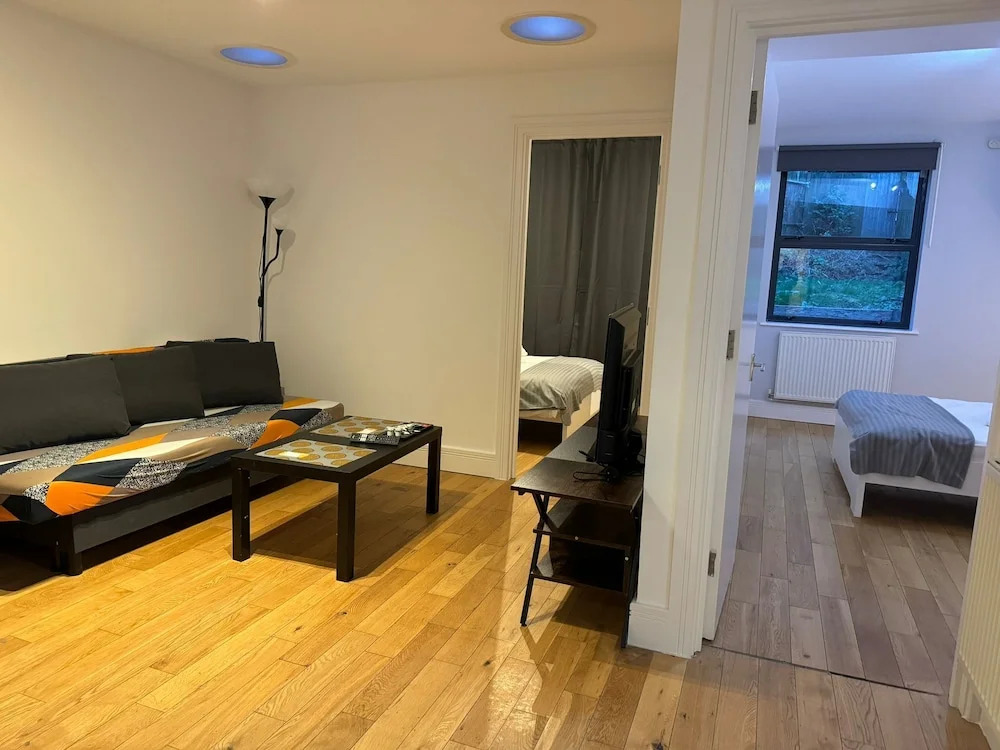 Westciti Chatsworth Road Apartments