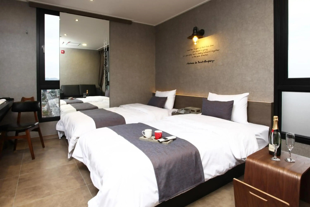 S& Hotel