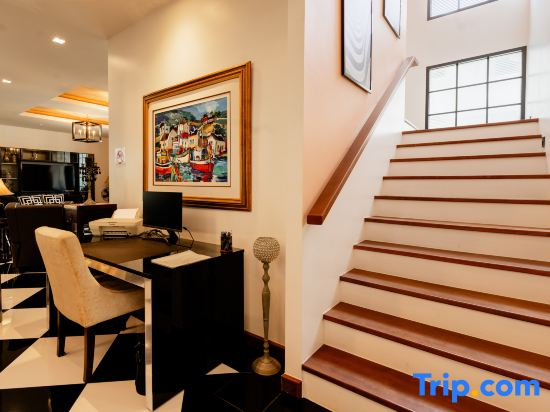 Villa Viola 7 Bedroom, Fully Staffed, on the Golf Course