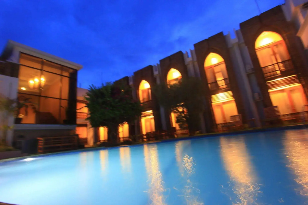 Raza Gyo Hotel