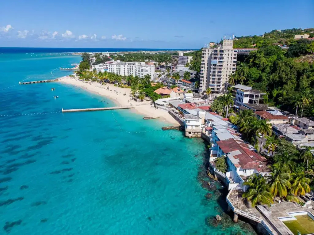 Welcome to stunning Ocean Views at Studio 503