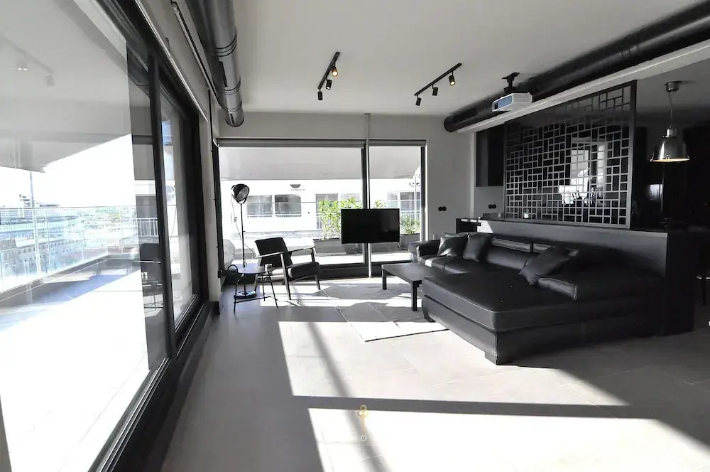Nero Luxury Suites by Zennova