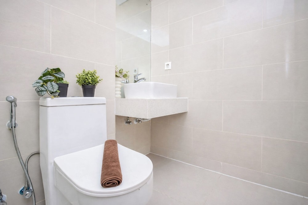 Good Design And Restful 1Br At Apartment Daan Mogot City