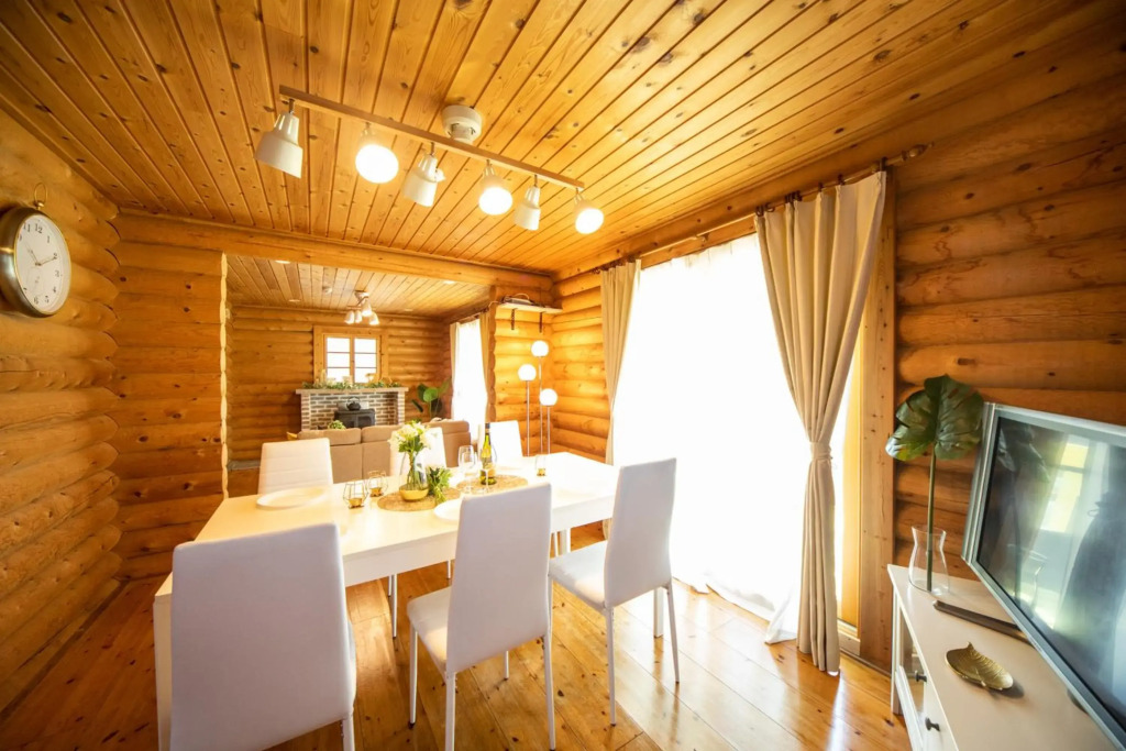 Awaji Large Log house in Goshiki 2