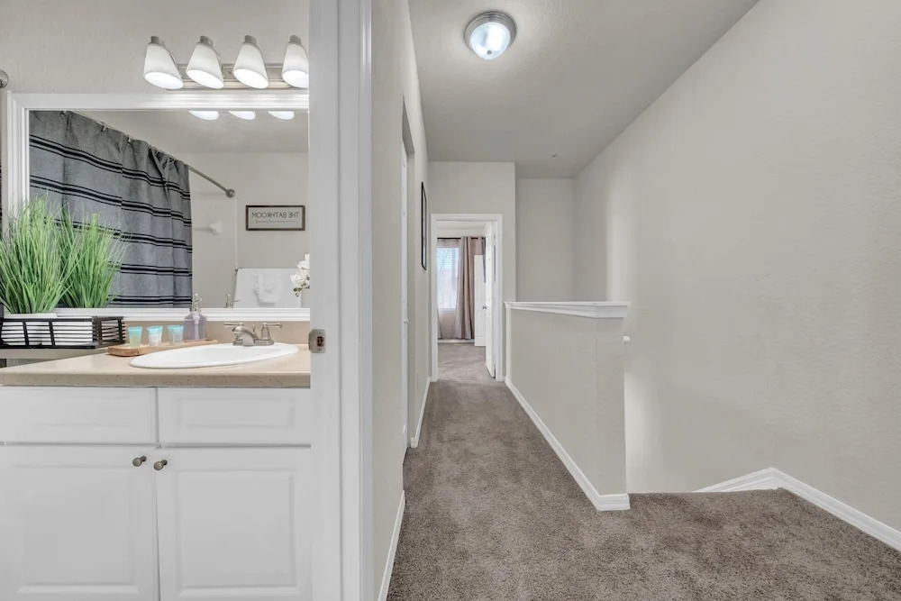 Modern 2BR 2BA Pool Gym Near Airport 8