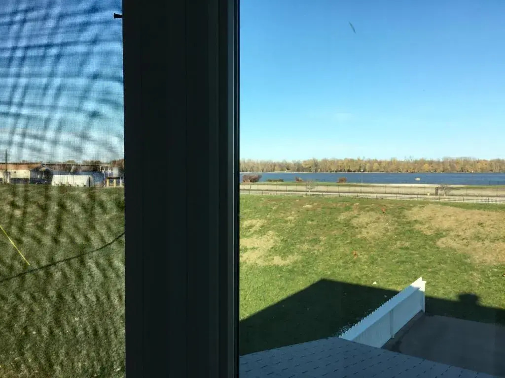 Riverside inn hannibal