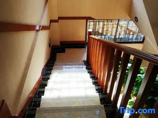 Pu'er Road Flower Inn