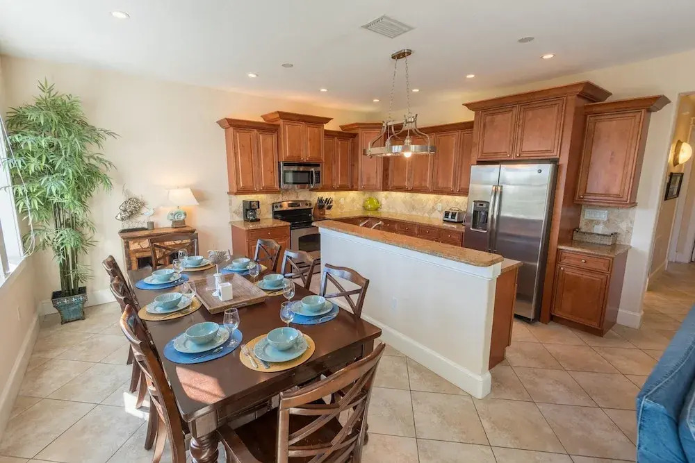 South Seas Apartment 6