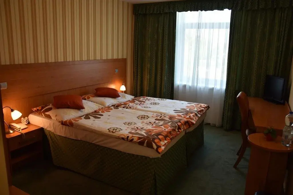 Empire Hotel