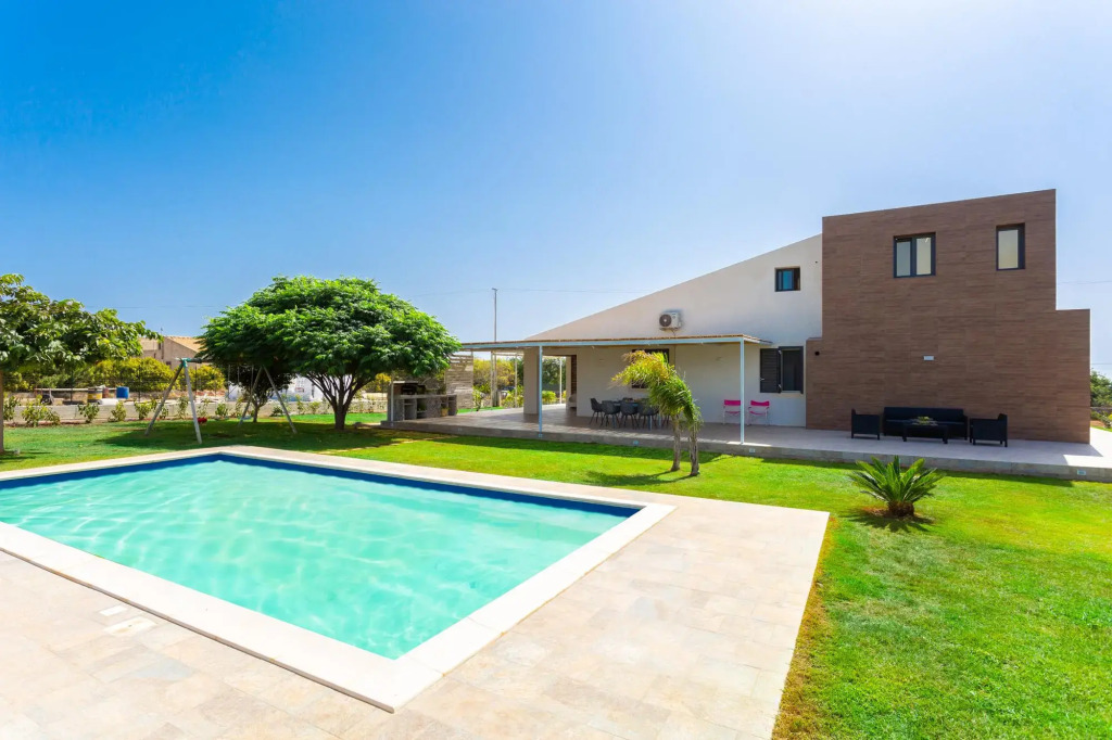 Villa Akos Large Private Pool AC WiFi
