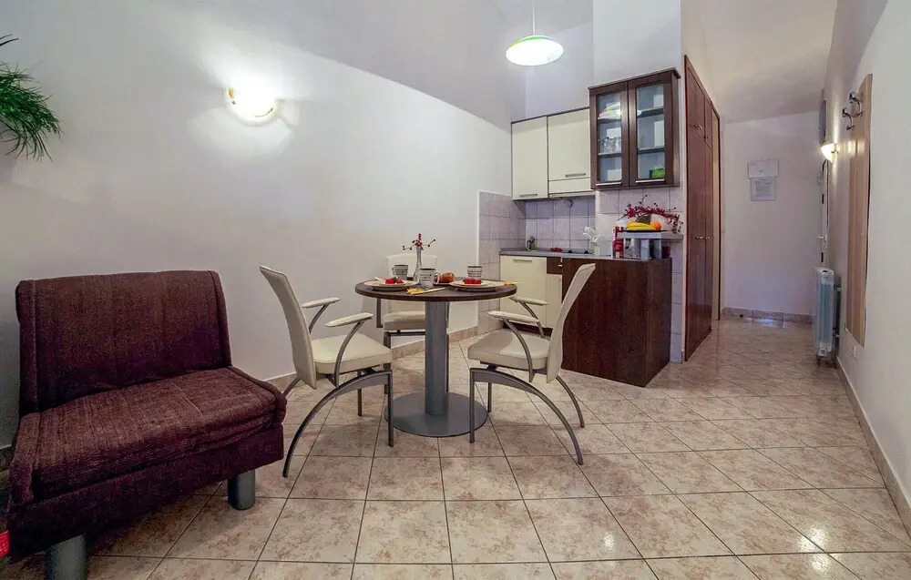 Awesome Apartment in Podstrana With Wifi