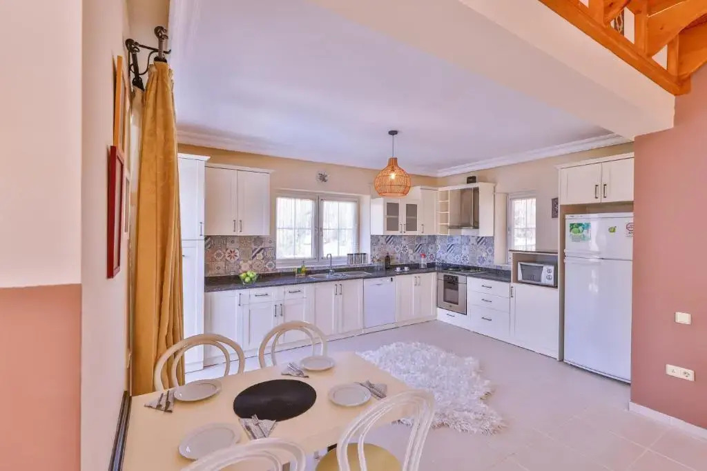 Kaş, deniz manzaralı, 6 kişilik villa