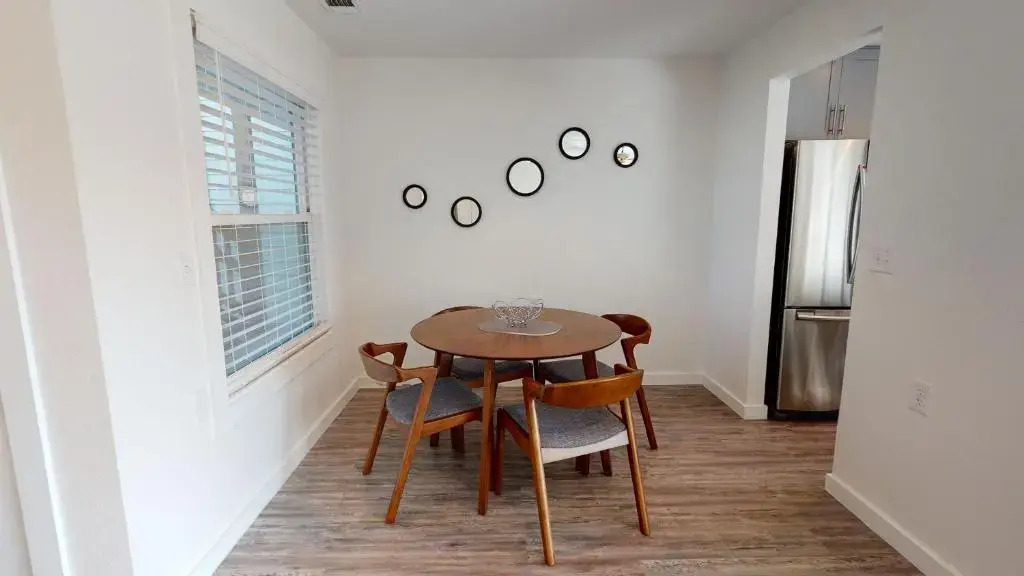 AH-H130 Newly Remodeled Ground Floor Condo, Close to PoolHot Tub