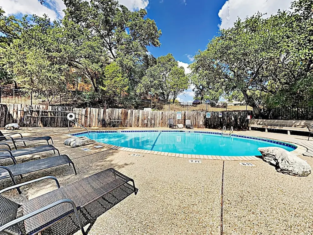 New Listing! Stunning Lakefront W/ Hot Tub & Cove 4 Bedroom Home