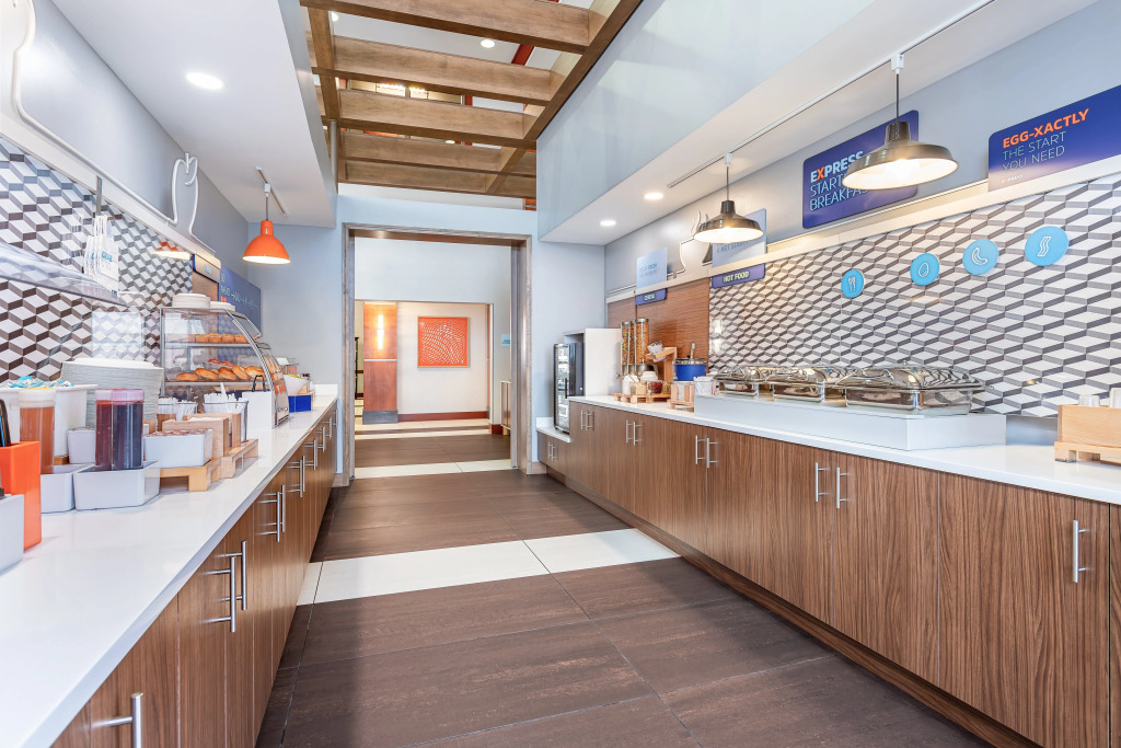 Holiday Inn Express and Suites Columbus Edinburgh by IHG