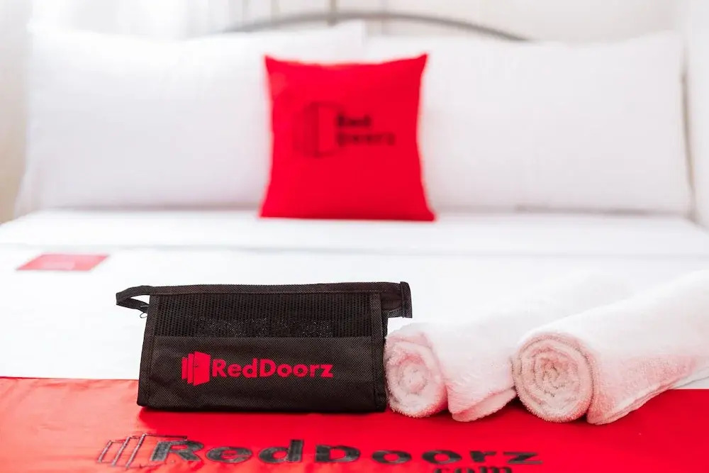 RedDoorz @ Amaia Skies Avenida
