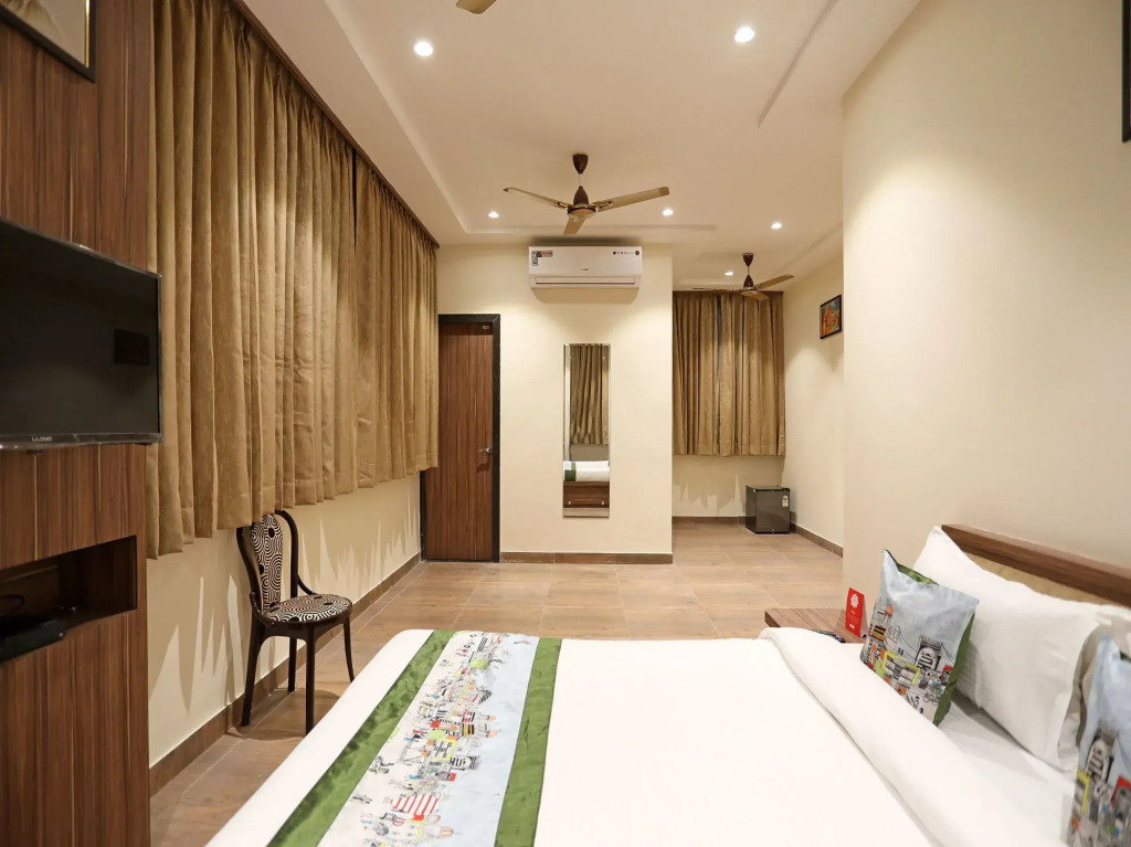 OYO 10326 Hotel The Indra INN