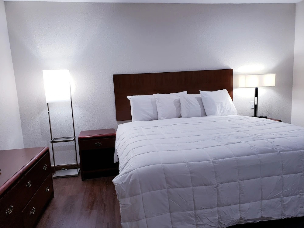 Clear Lakes Inn