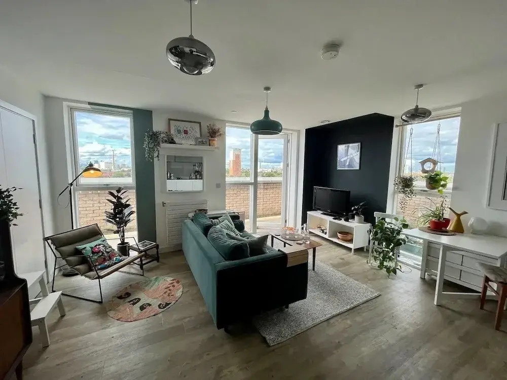 Elegant Chic Living Vibrant London Area