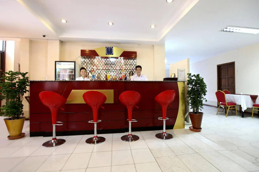 Eden Palace Hotel