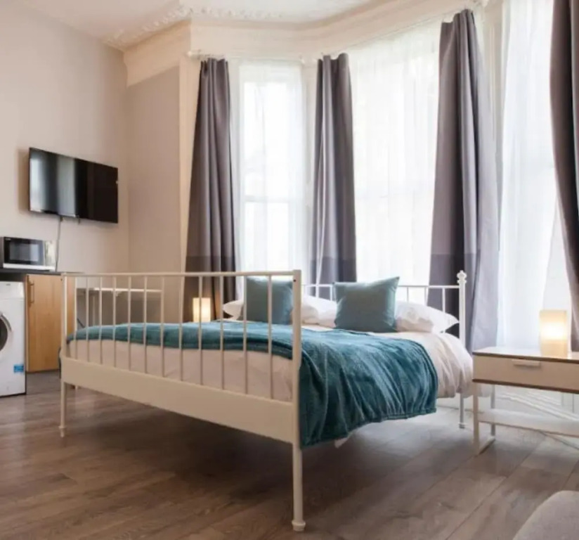 Bright and Cosy Studio, in London