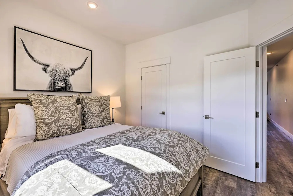 Hot Tub & Balcony: Riverfront Silverthorne Condo!