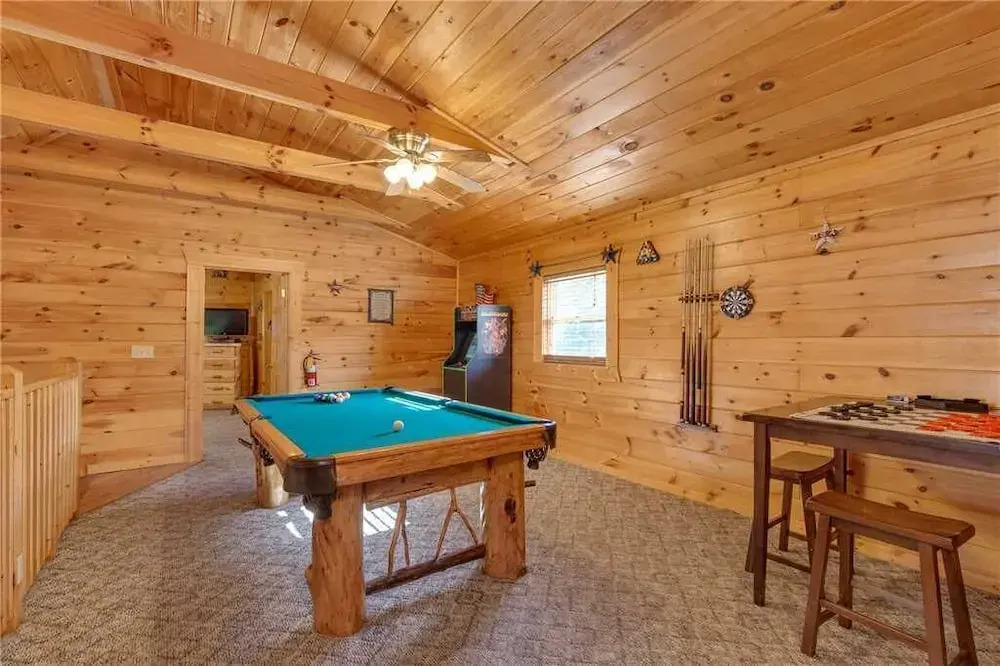 Mountain Dreams 4 Bedroom Home with Hot Tub