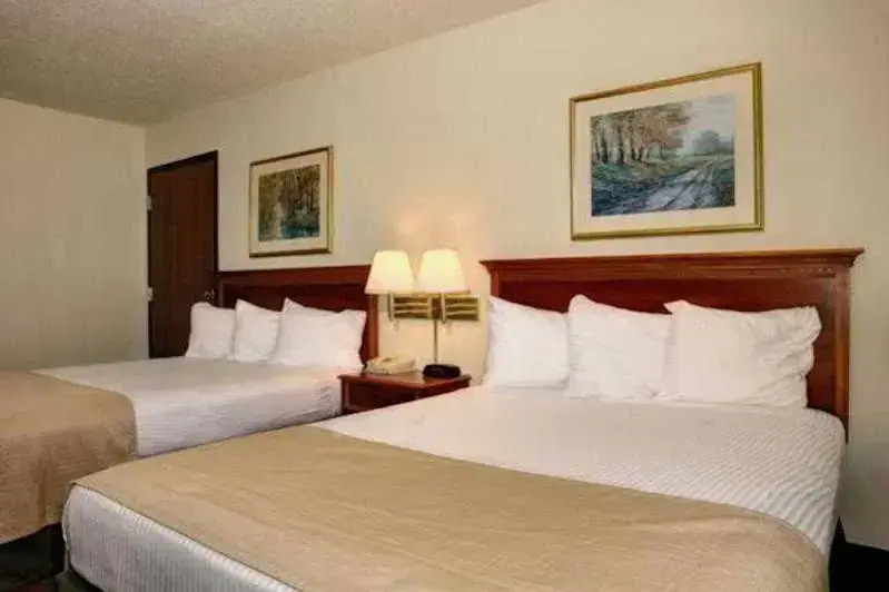 Magnuson Hotel on the Lake Clarksville