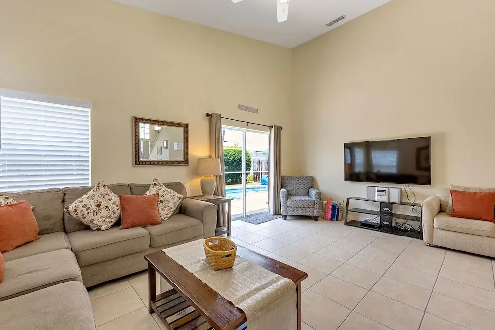 2 Downstairs Masters, 5 bed Pvt Pool Games Room