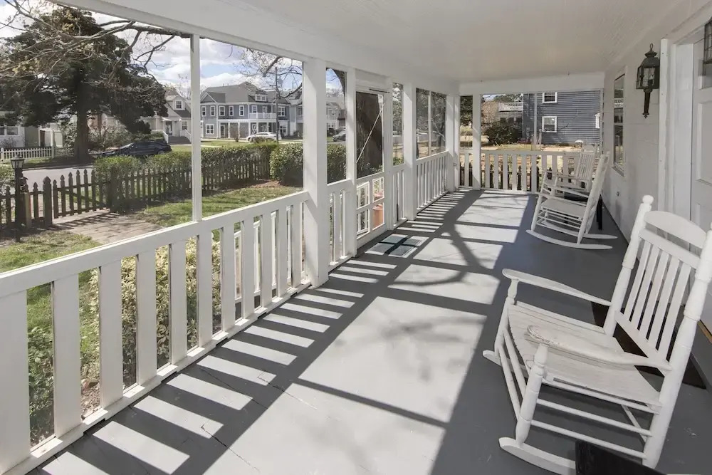 23rd Street White House 4 Bedrooms 2 Bathrooms Home