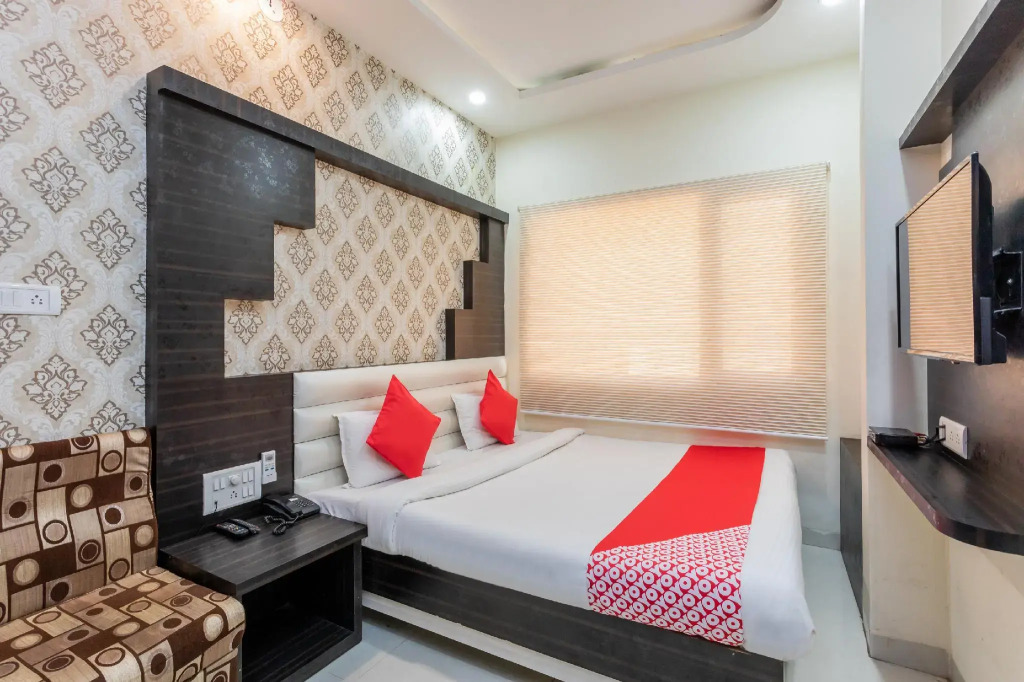OYO 12128 Hotel Sajan Palace