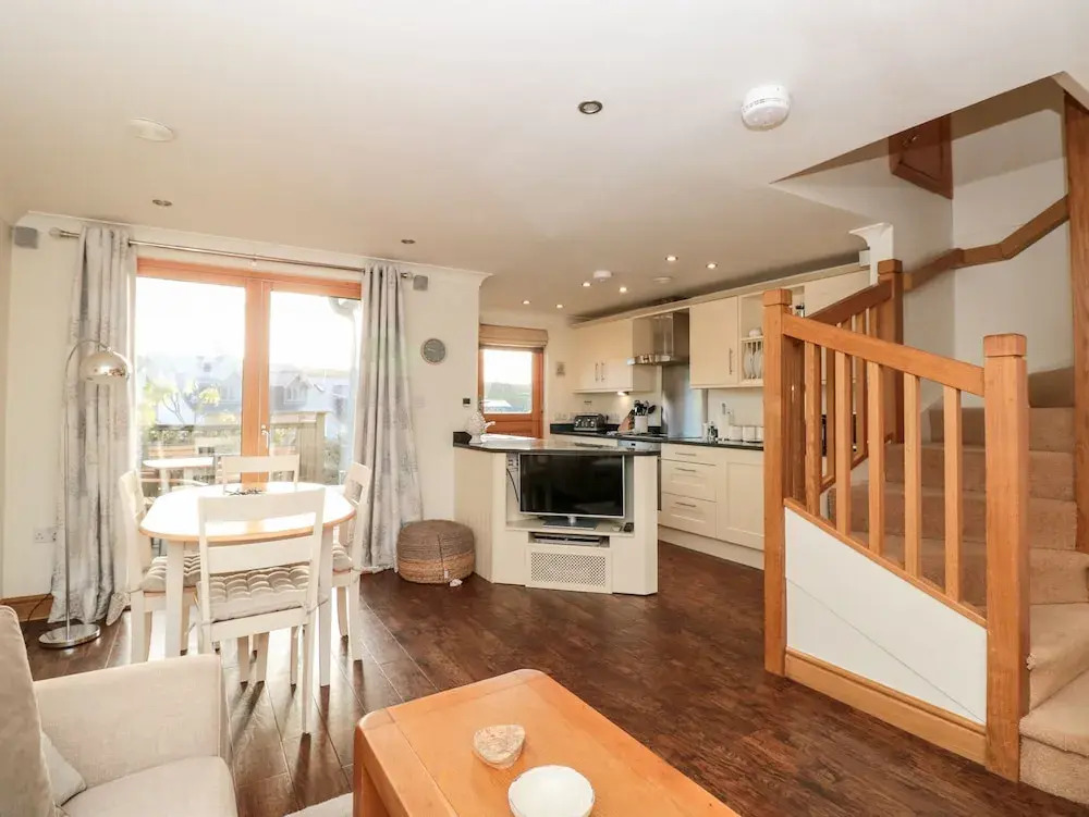 1 Coachmans Cottage, Hillfield Village