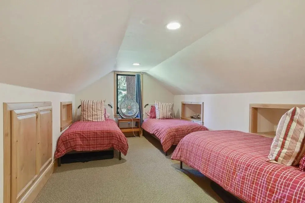 Camp Brassie - On Golf Course, Dog Friendly 2 Bedroom Home by Redawning