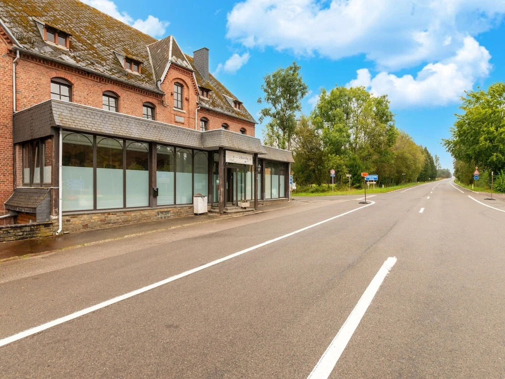 Former Hotel with Swimming Pool, Hot Tub, Sauna for Family Groups