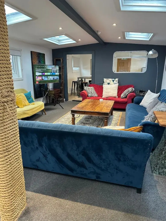 Liverpool Waterfront Stay, excellent location , parking available