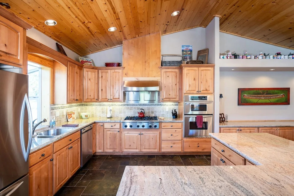 Hillside Mountain Creek Haven 4 Bedroom Home