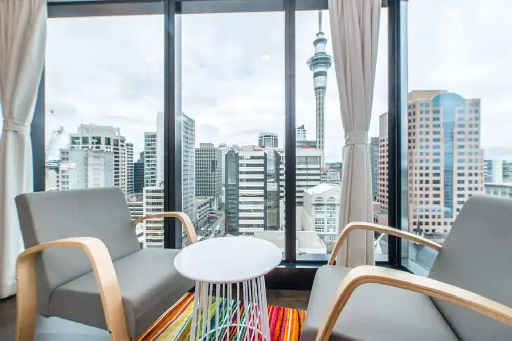JHT - 2 BR Subperb Central Skytower View