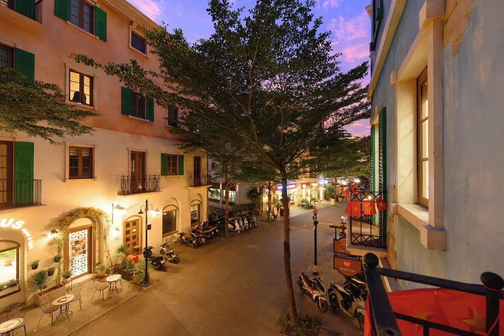 BayGi Phu Quoc Hotel Sunset Town