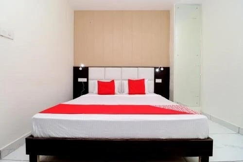 Hotel Gold By OYO Rooms