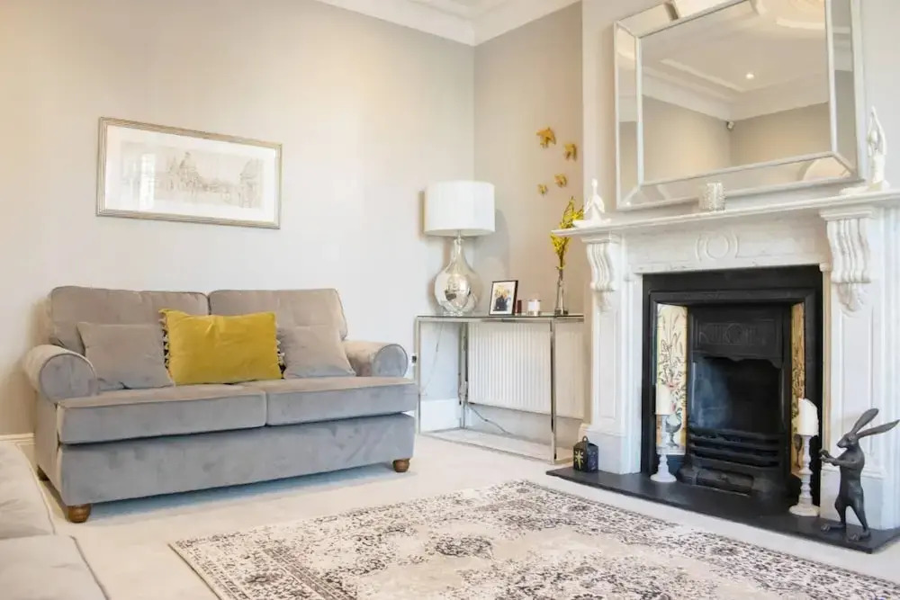 Stylish & Stunning 5 Bed House in Clapham South