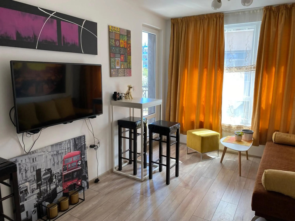 Brand New Cozy 1BR flat with AC & FREE street Parking