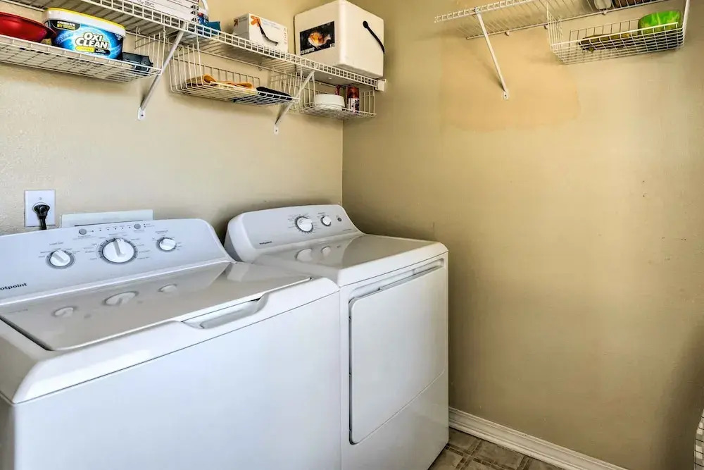 Cute Pensacola Townhome ~ 9 Mi to Downtown!