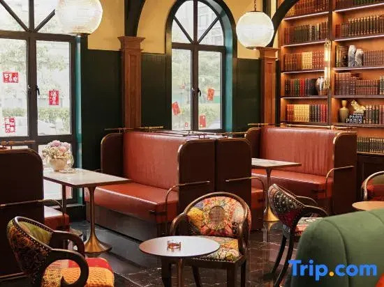 JAMES JOYCE Hotel (Qingyuan Shunying Times Square  Qingcheng Light Rail Station)